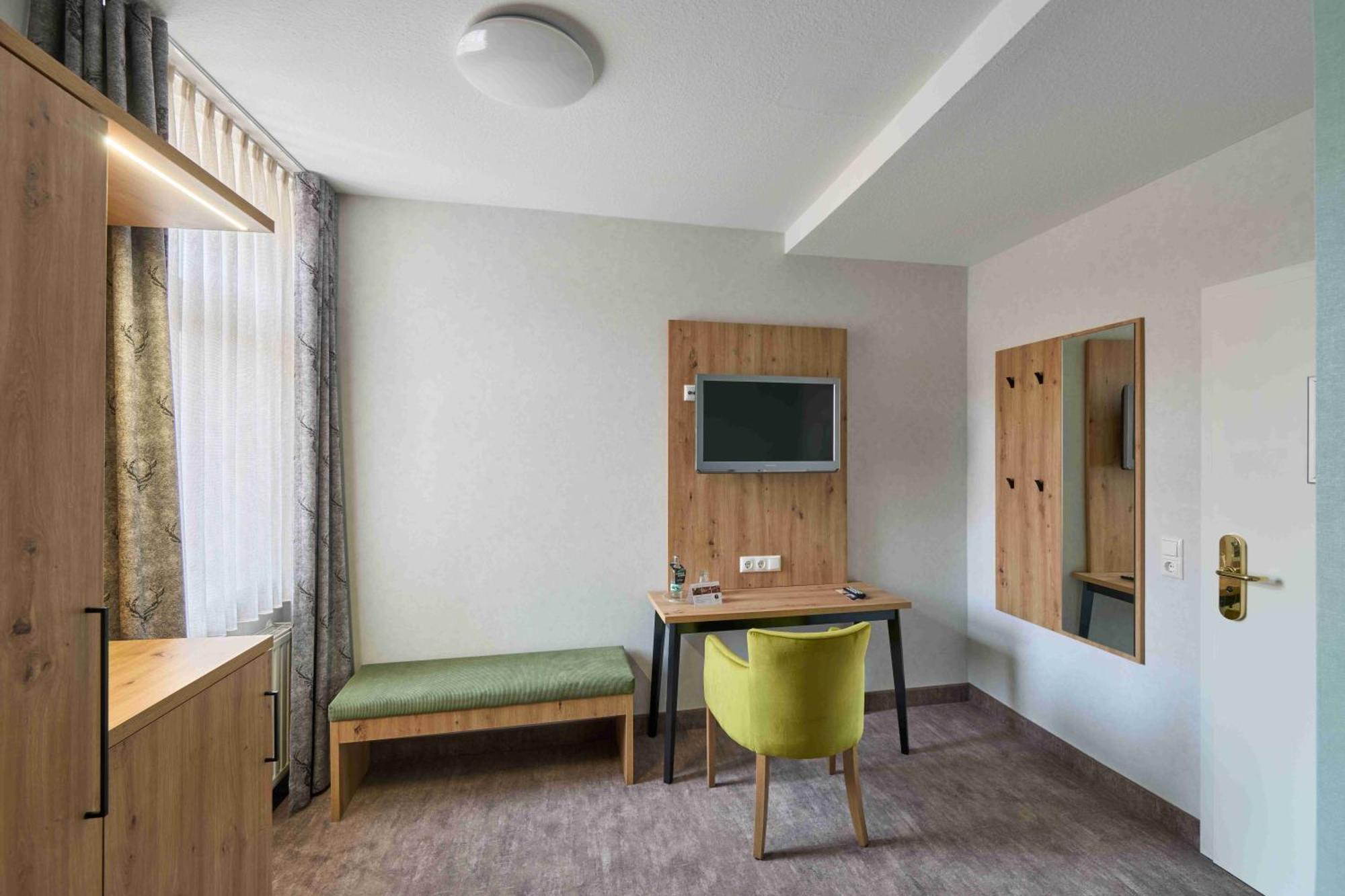 Brauhaus Zum Loewen Hotel Muhlhausen Bagian luar foto