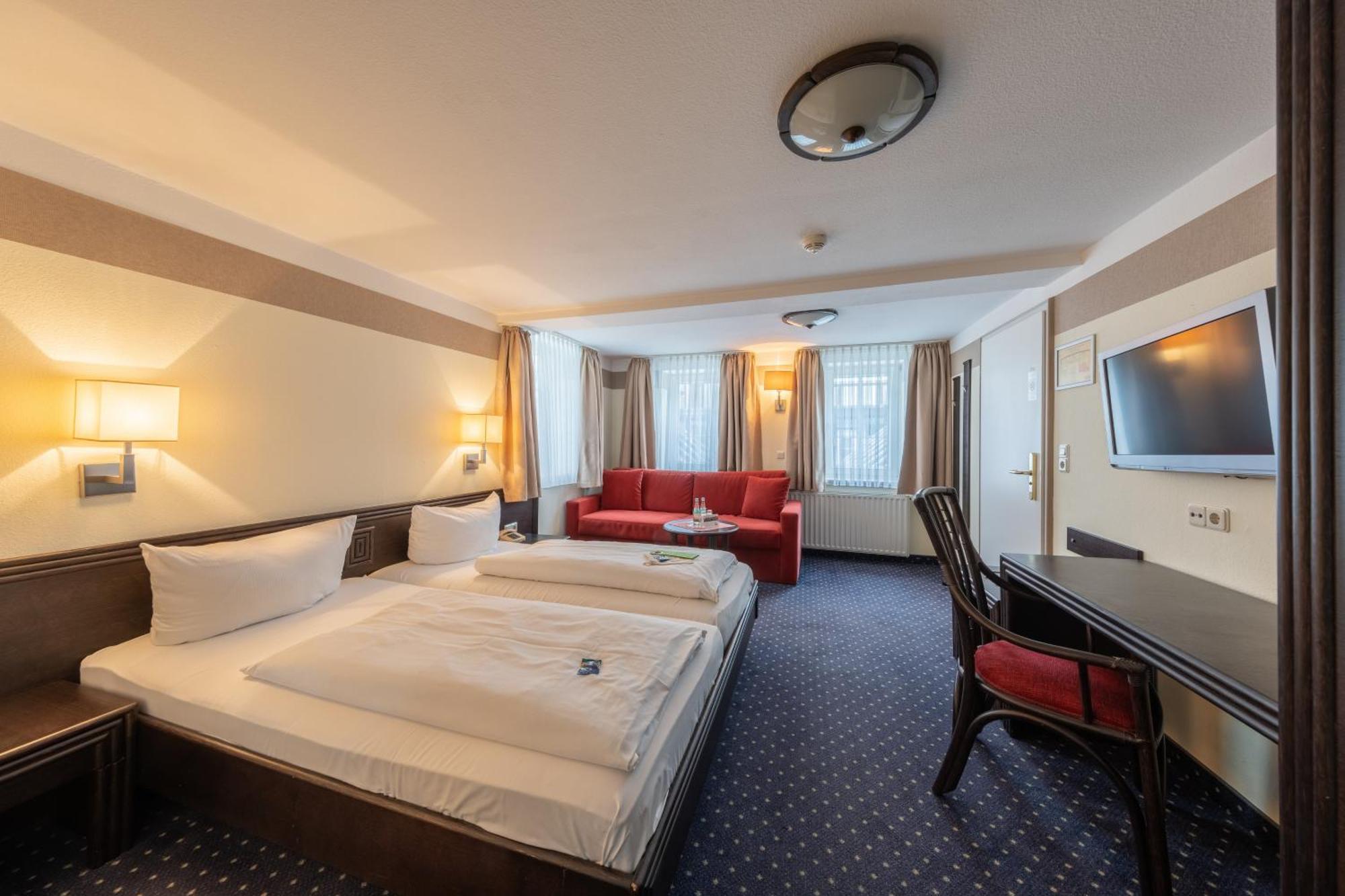 Brauhaus Zum Loewen Hotel Muhlhausen Bagian luar foto